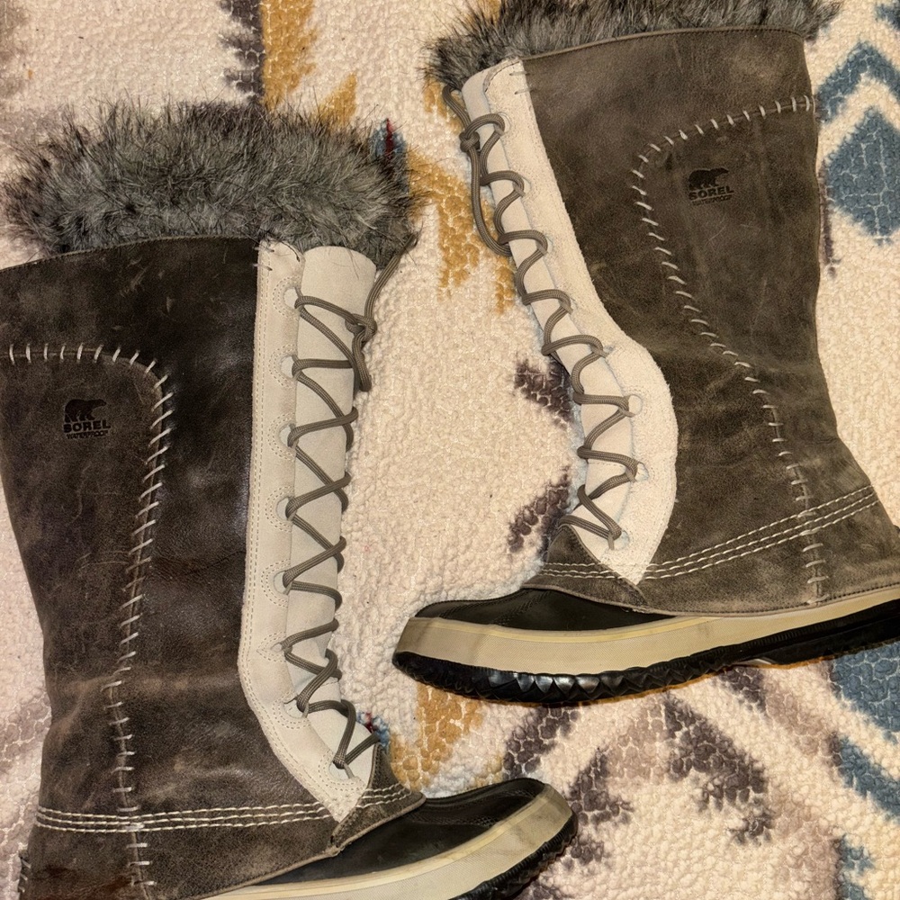 Sorel Women's Black and Cream Waterproof Winter Boots